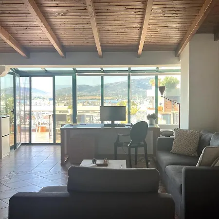 Rooftop Flat With Terrace 아파트 볼로스